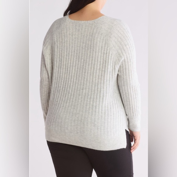New! Brand new! Vince Camuto Cozy Gray Ribbed V-Neck Sweater - Picture 5 of 15